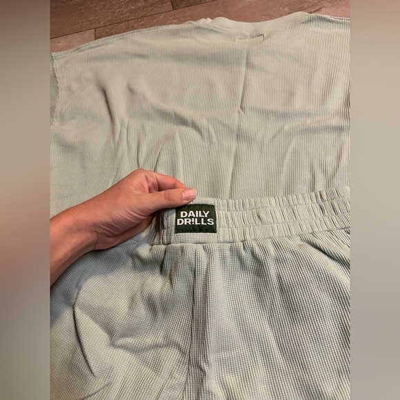 Daily Drills Thermal Top and Shorts Set in Mint - Picture 7 of 8